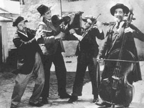 A still from the 1936 movie 'Yidl and his Fiddle'